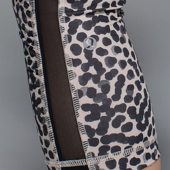 NWT-lululemon gather and sprint crop, animal printed, Size 4 - Picture 3 of 11